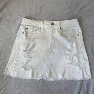 American Eagle Distresssed White Denim Mini Skirt - Size 2 Y2K/Festival